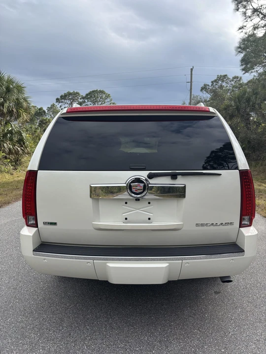 2011 Cadillac Escalade & EXT 3rd Gen - Image 5 of 31