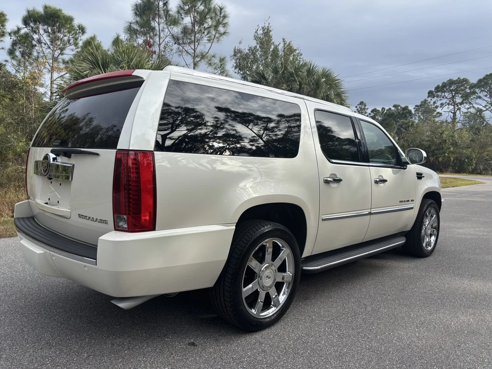 2011 Cadillac Escalade & EXT 3rd Gen - Image 6 of 31