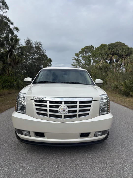 2011 Cadillac Escalade & EXT 3rd Gen - Image 9 of 31