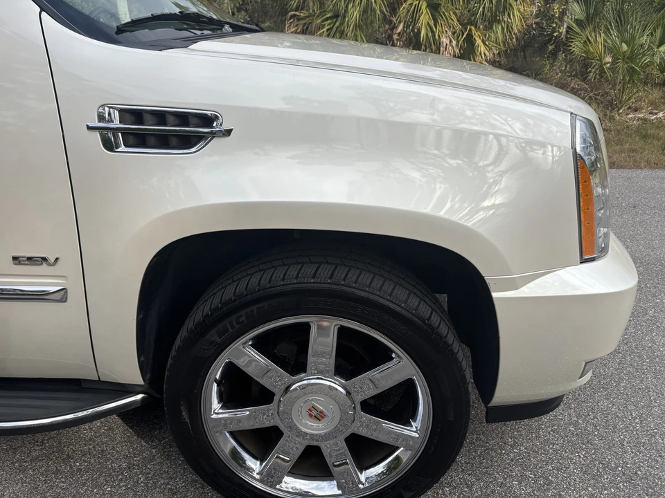 2011 Cadillac Escalade & EXT 3rd Gen - Image 24 of 31