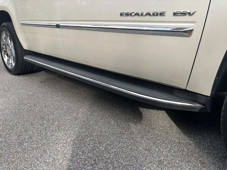 2011 Cadillac Escalade & EXT 3rd Gen - Image 23 of 31