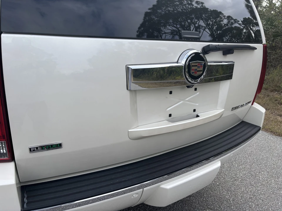 2011 Cadillac Escalade & EXT 3rd Gen - Image 17 of 31