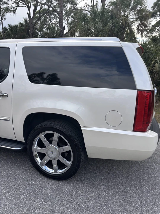 2011 Cadillac Escalade & EXT 3rd Gen - Image 15 of 31