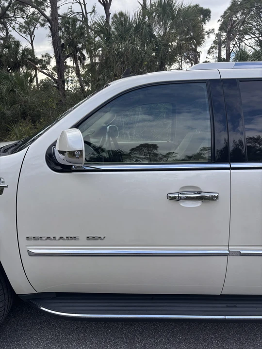 2011 Cadillac Escalade & EXT 3rd Gen - Image 13 of 31