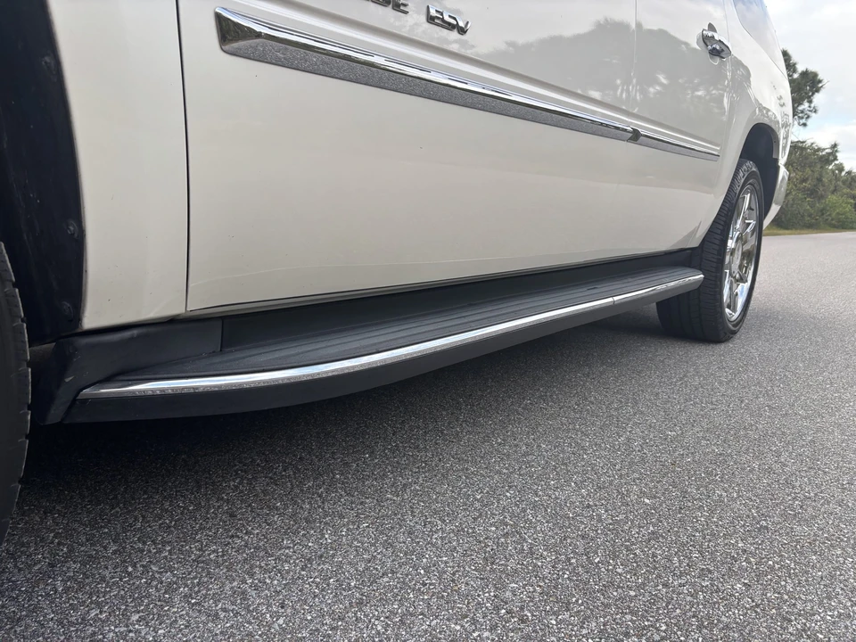 2011 Cadillac Escalade & EXT 3rd Gen - Image 12 of 31