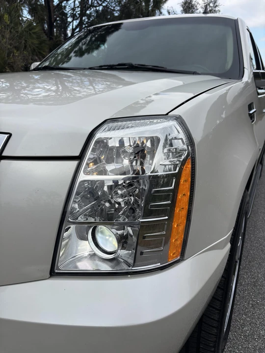 2011 Cadillac Escalade & EXT 3rd Gen - Image 29 of 31