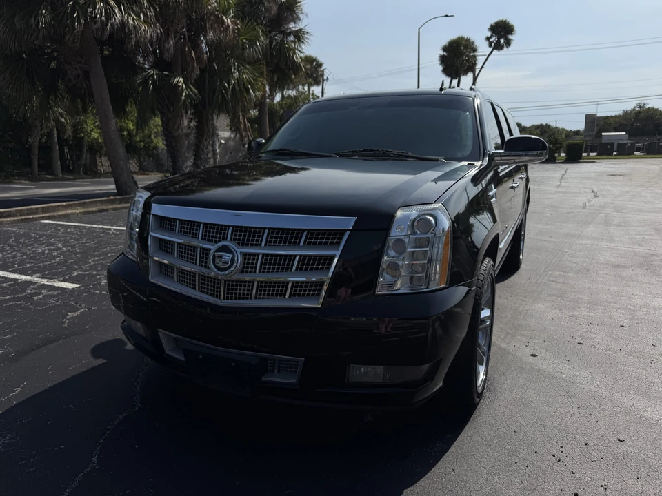 2011 Cadillac Escalade & EXT 3rd Gen - Image 2 of 31