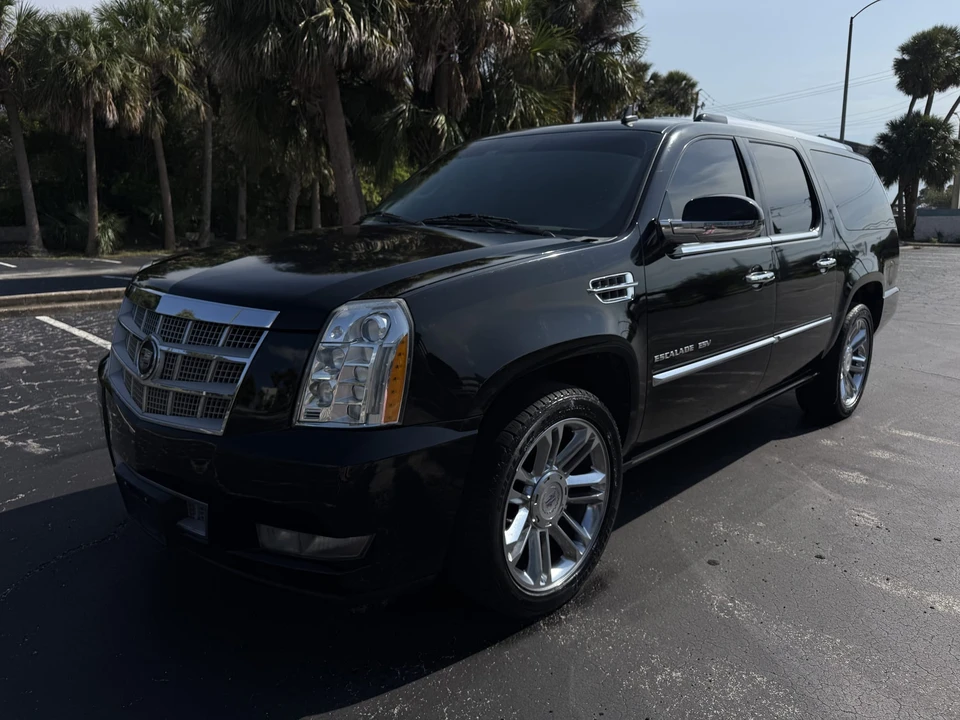 2011 Cadillac Escalade & EXT 3rd Gen - Image 4 of 31