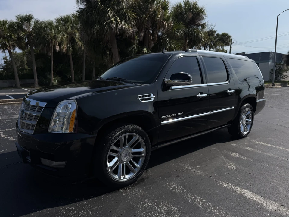 2011 Cadillac Escalade & EXT 3rd Gen - Image 6 of 31