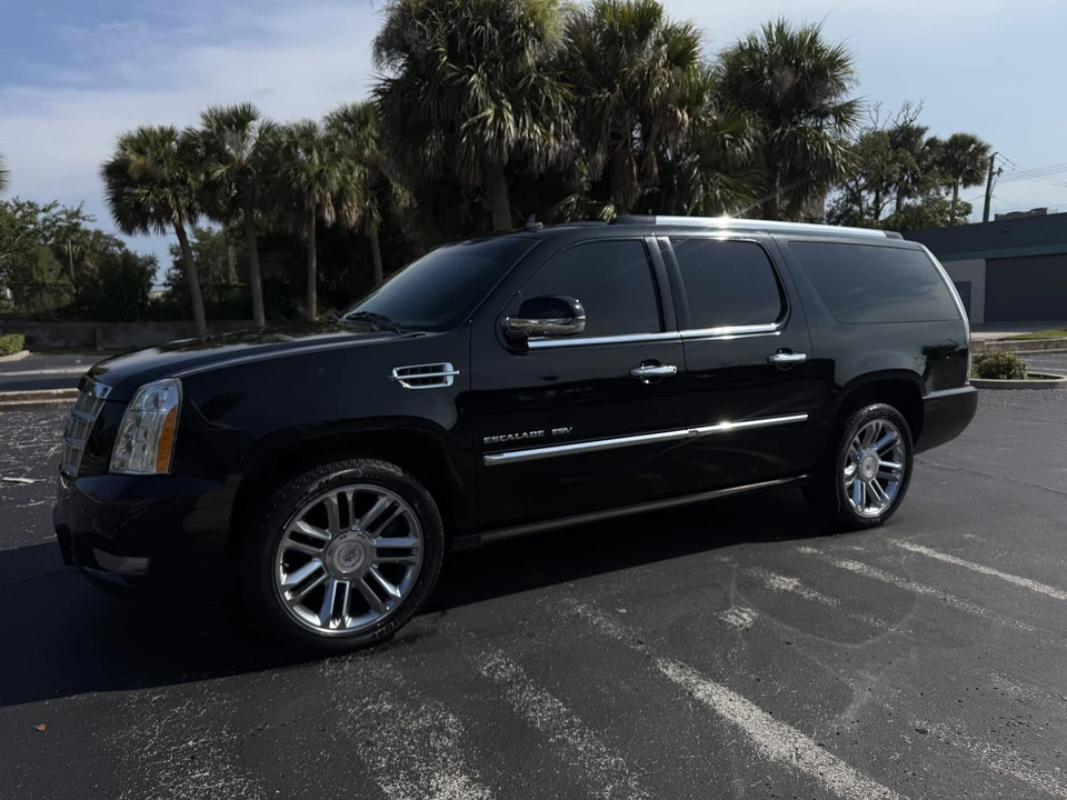 2011 Cadillac Escalade & EXT 3rd Gen - Image 7 of 31