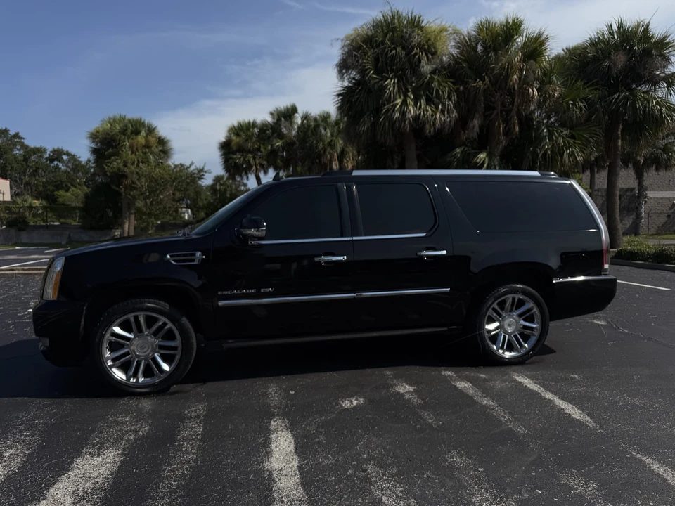 2011 Cadillac Escalade & EXT 3rd Gen - Image 9 of 31