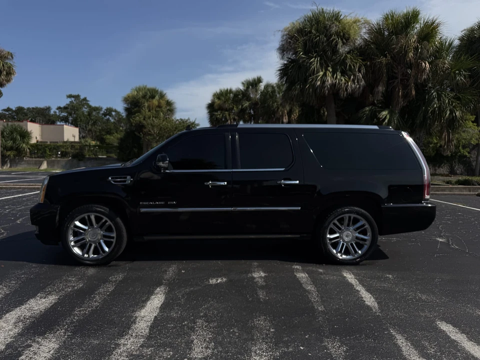 2011 Cadillac Escalade & EXT 3rd Gen - Image 11 of 31