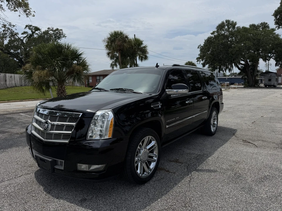 2011 Cadillac Escalade & EXT 3rd Gen - Image 5 of 31
