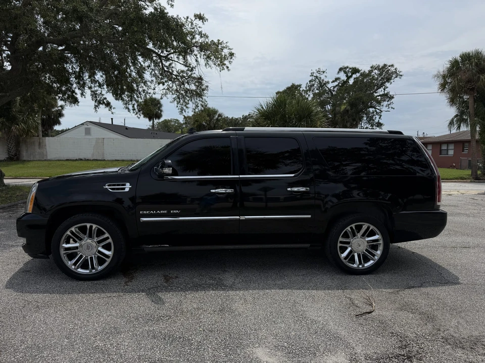 2011 Cadillac Escalade & EXT 3rd Gen - Image 10 of 31