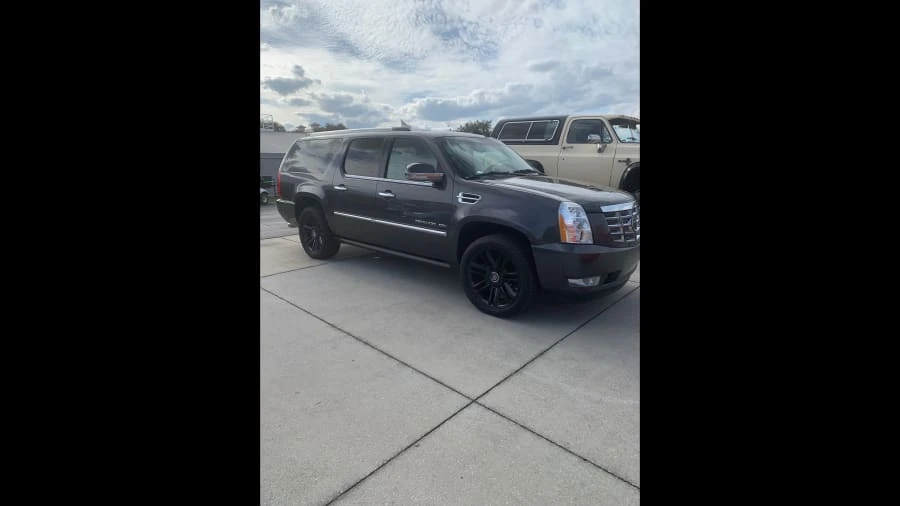 2011 Cadillac Escalade & EXT 3rd Gen - Image 10 of 12