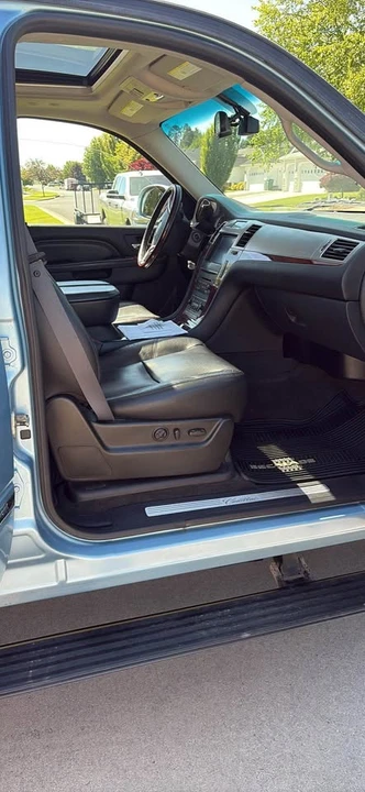 2011 Cadillac Escalade & EXT 3rd Gen - Image 6 of 9