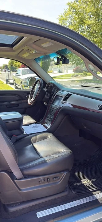 2011 Cadillac Escalade & EXT 3rd Gen - Image 5 of 9