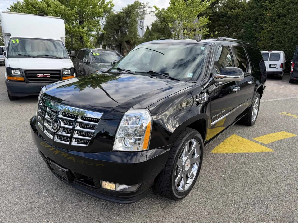 2011 Cadillac Escalade & EXT 3rd Gen - Image 2 of 25
