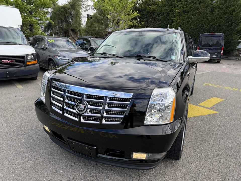 2011 Cadillac Escalade & EXT 3rd Gen - Image 4 of 25