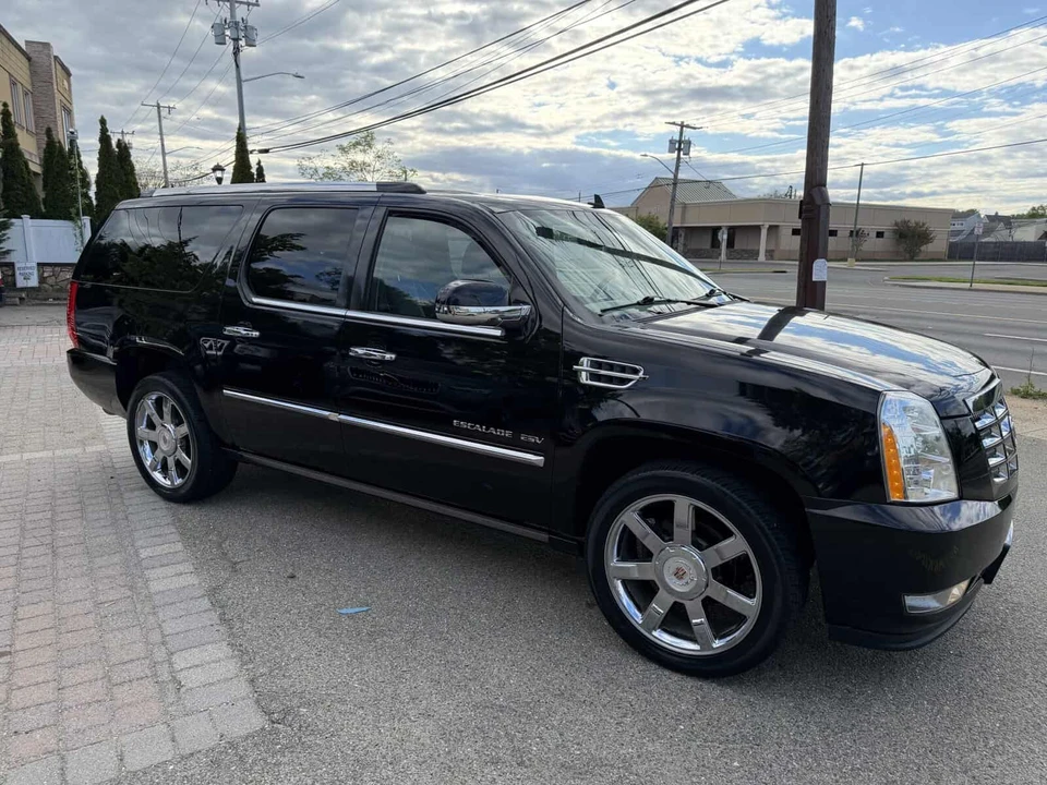 2011 Cadillac Escalade & EXT 3rd Gen - Image 11 of 25
