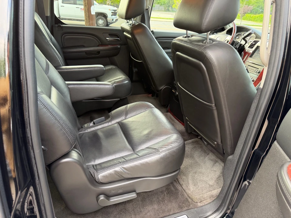 2011 Cadillac Escalade & EXT 3rd Gen - Image 24 of 25