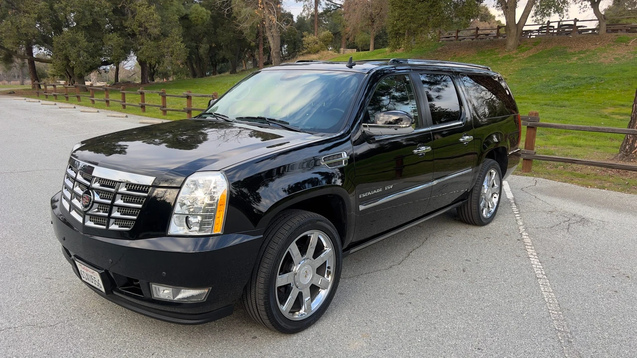 2011 Cadillac Escalade & EXT 3rd Gen - Image 21 of 31