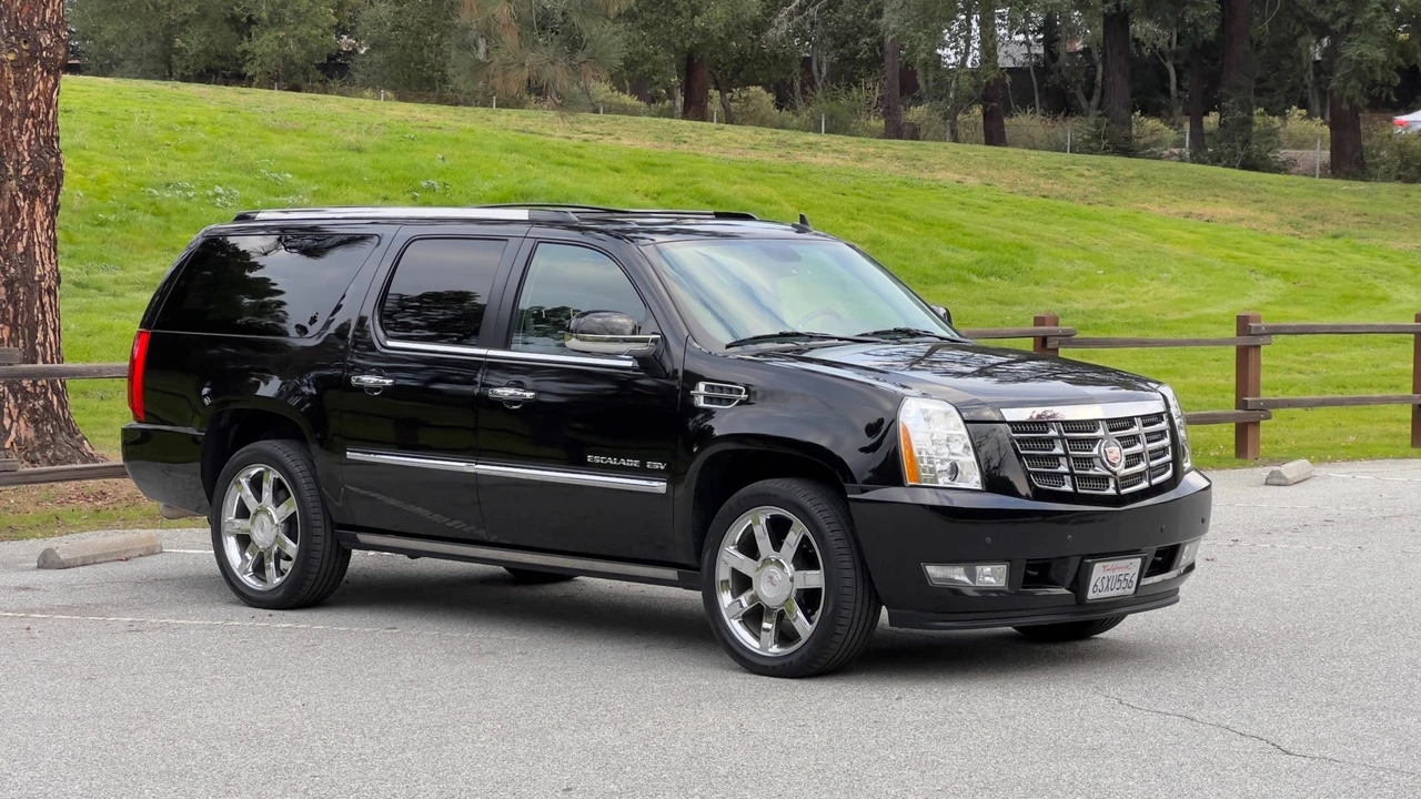 2011 Cadillac Escalade & EXT 3rd Gen - Image 7 of 31