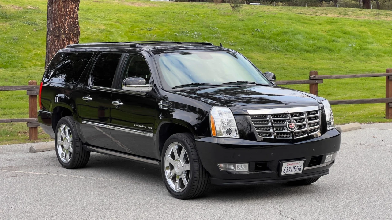 2011 Cadillac Escalade & EXT 3rd Gen - Image 4 of 31