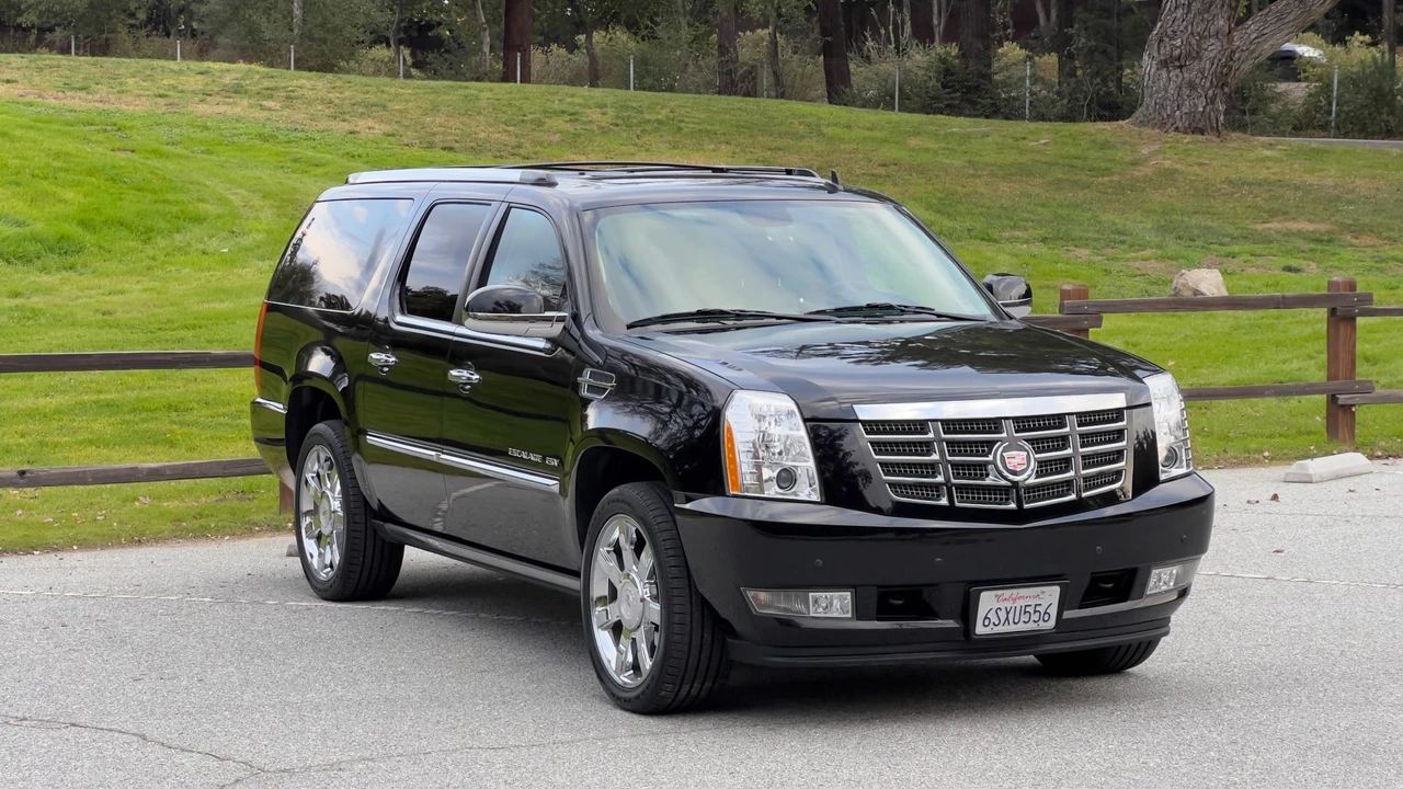 2011 Cadillac Escalade & EXT 3rd Gen - Image 3 of 31