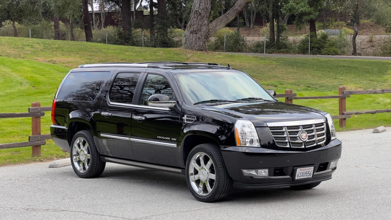 2011 Cadillac Escalade & EXT 3rd Gen - Image 5 of 31