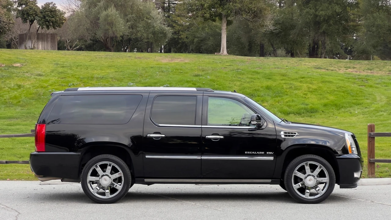 2011 Cadillac Escalade & EXT 3rd Gen - Image 9 of 31