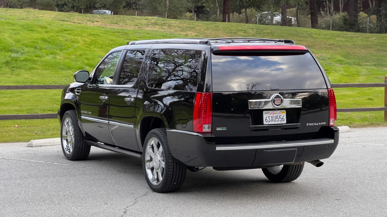2011 Cadillac Escalade & EXT 3rd Gen - Image 18 of 31