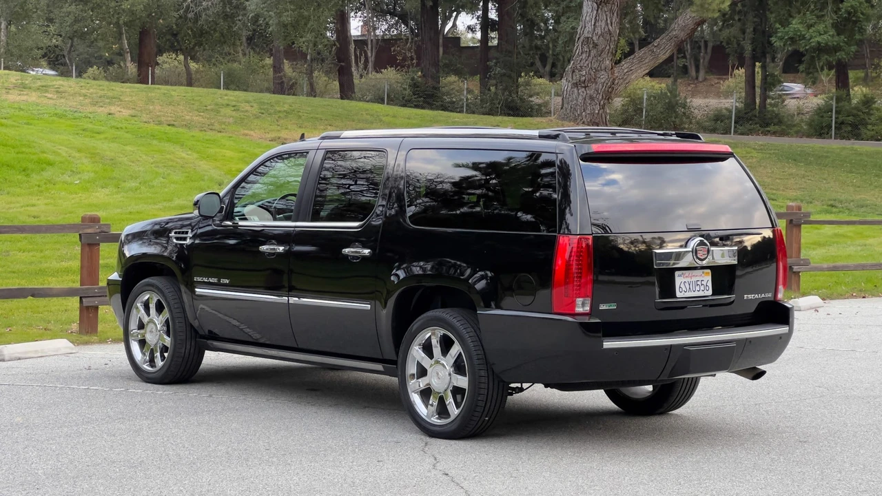 2011 Cadillac Escalade & EXT 3rd Gen - Image 19 of 31