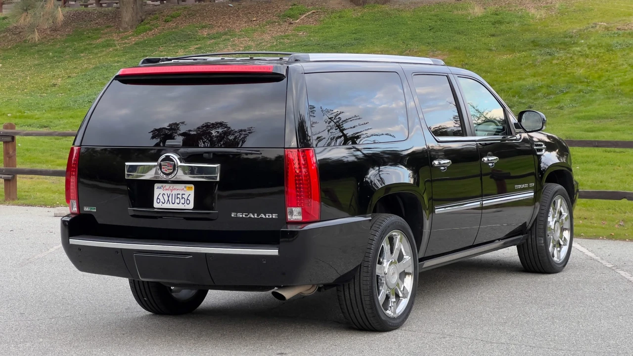 2011 Cadillac Escalade & EXT 3rd Gen - Image 12 of 31