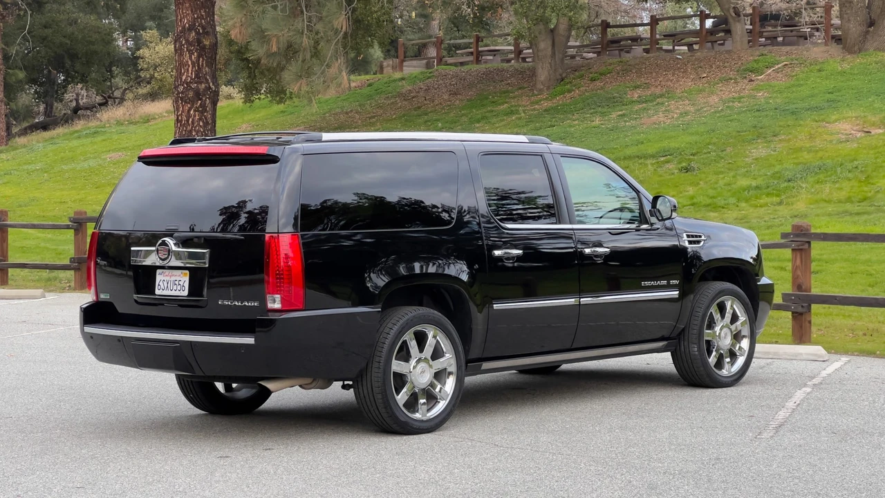 2011 Cadillac Escalade & EXT 3rd Gen - Image 10 of 31