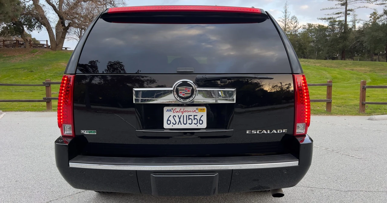 2011 Cadillac Escalade & EXT 3rd Gen - Image 16 of 31