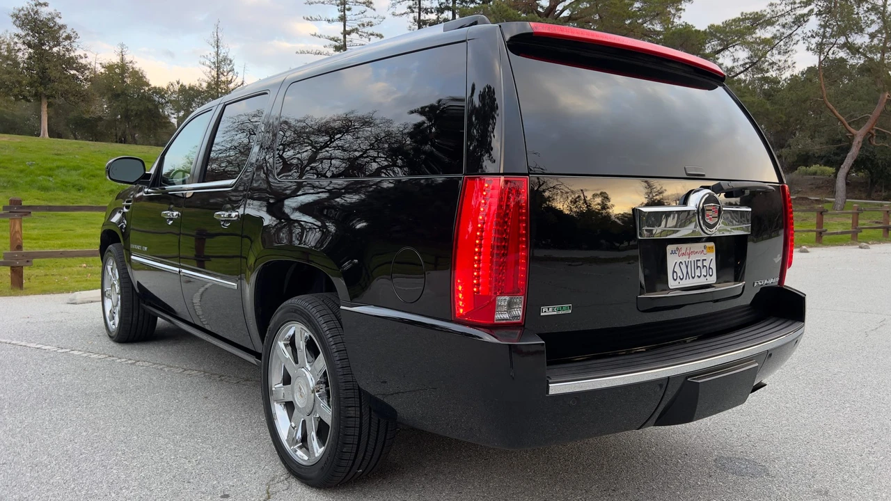 2011 Cadillac Escalade & EXT 3rd Gen - Image 17 of 31