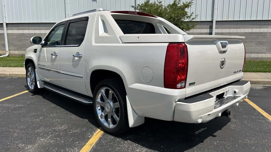 2011 Cadillac Escalade & EXT 3rd Gen - Image 3 of 9