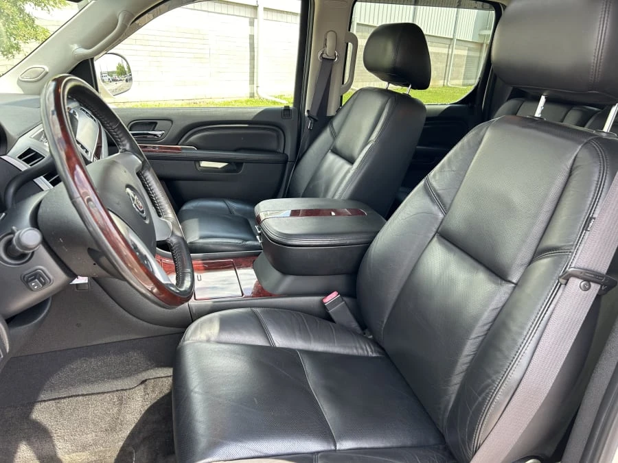 2011 Cadillac Escalade & EXT 3rd Gen - Image 4 of 9