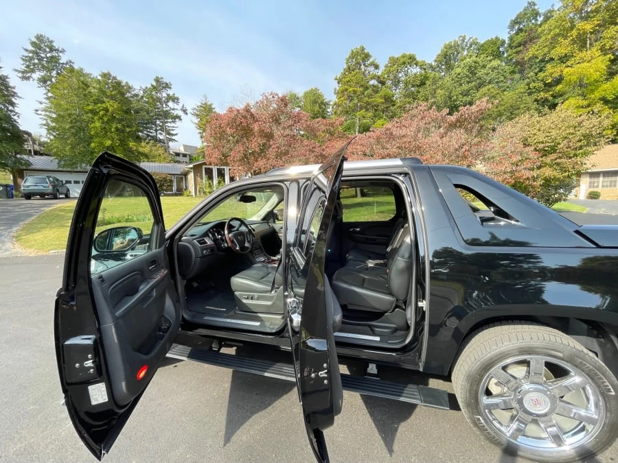 2011 Cadillac Escalade & EXT 3rd Gen - Image 18 of 23