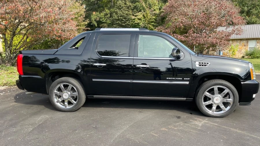 2011 Cadillac Escalade & EXT 3rd Gen - Image 2 of 23