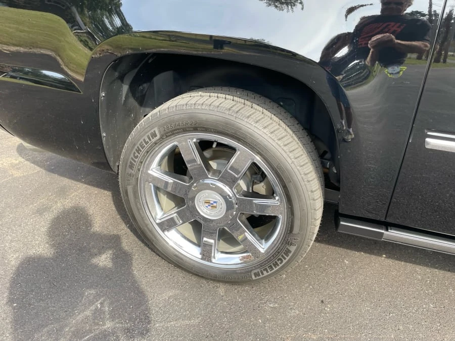 2011 Cadillac Escalade & EXT 3rd Gen - Image 10 of 23