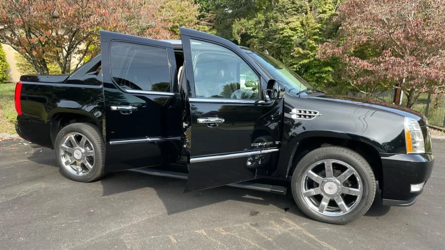 2011 Cadillac Escalade & EXT 3rd Gen - Image 7 of 23