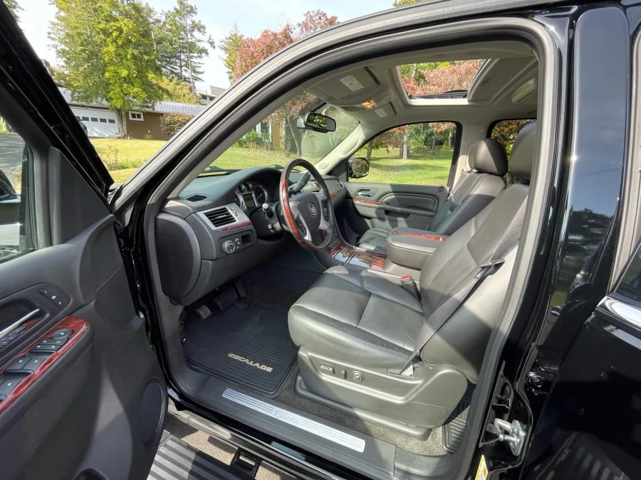 2011 Cadillac Escalade & EXT 3rd Gen - Image 16 of 23