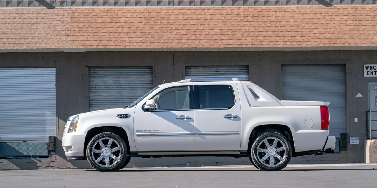 2011 Cadillac Escalade & EXT 3rd Gen - Image 5 of 31