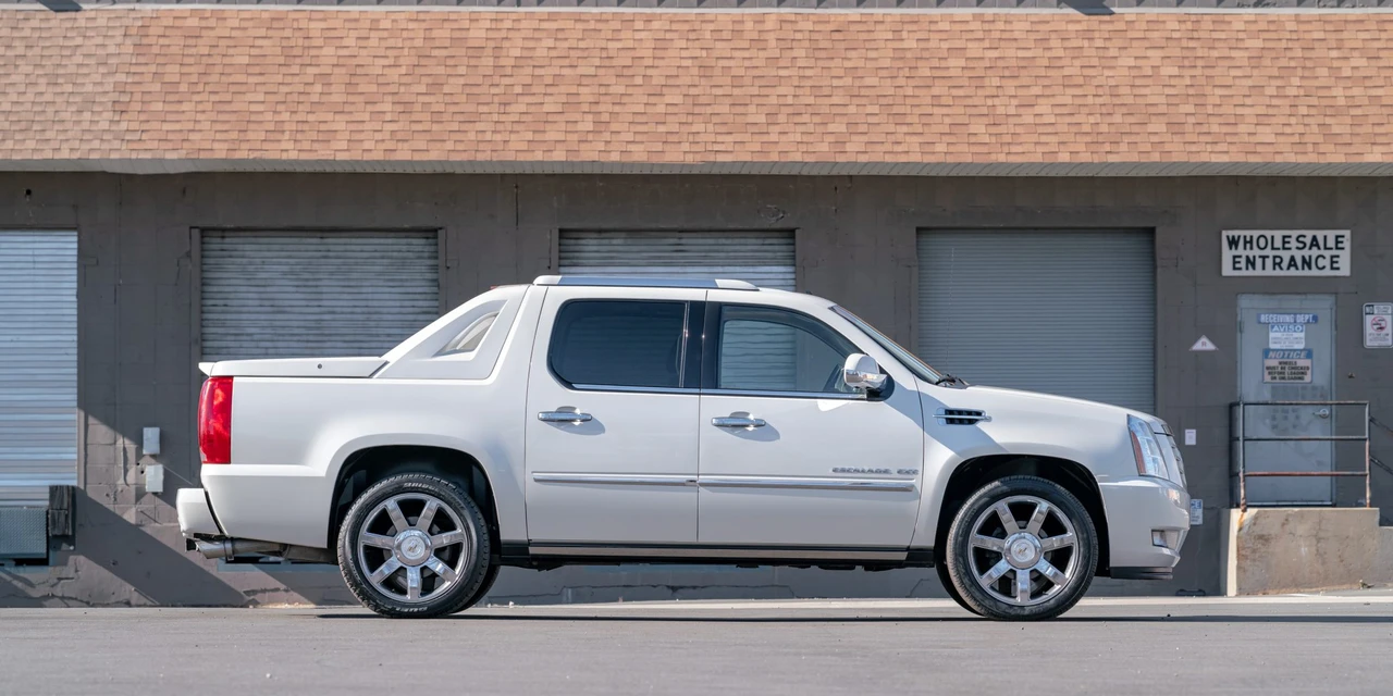 2011 Cadillac Escalade & EXT 3rd Gen - Image 14 of 31