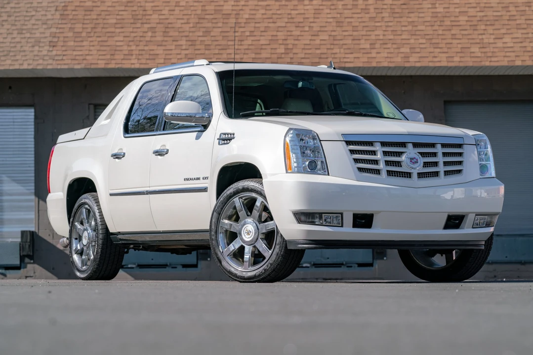 2011 Cadillac Escalade & EXT 3rd Gen - Image 17 of 31