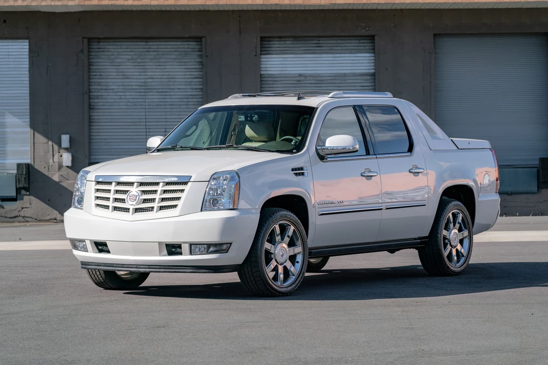 2011 Cadillac Escalade & EXT 3rd Gen - Image 3 of 31