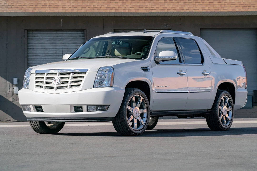 2011 Cadillac Escalade & EXT 3rd Gen - Image 4 of 31
