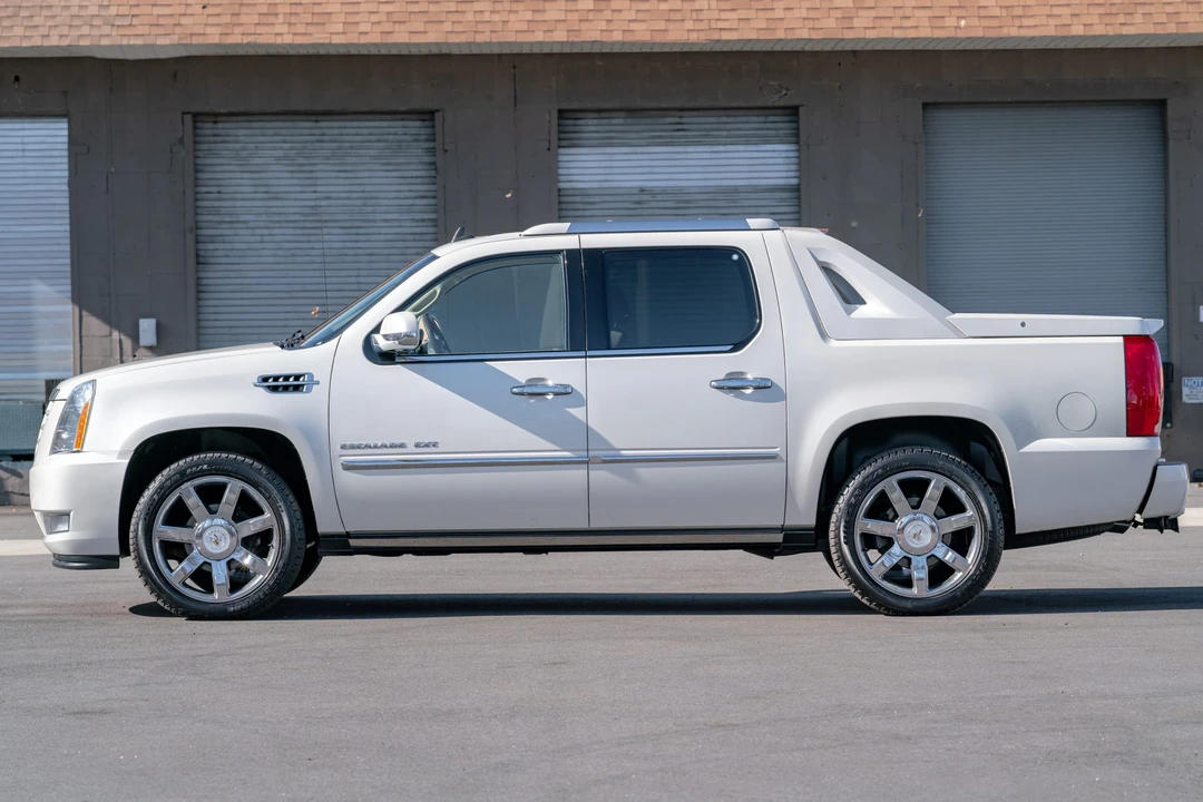 2011 Cadillac Escalade & EXT 3rd Gen - Image 6 of 31